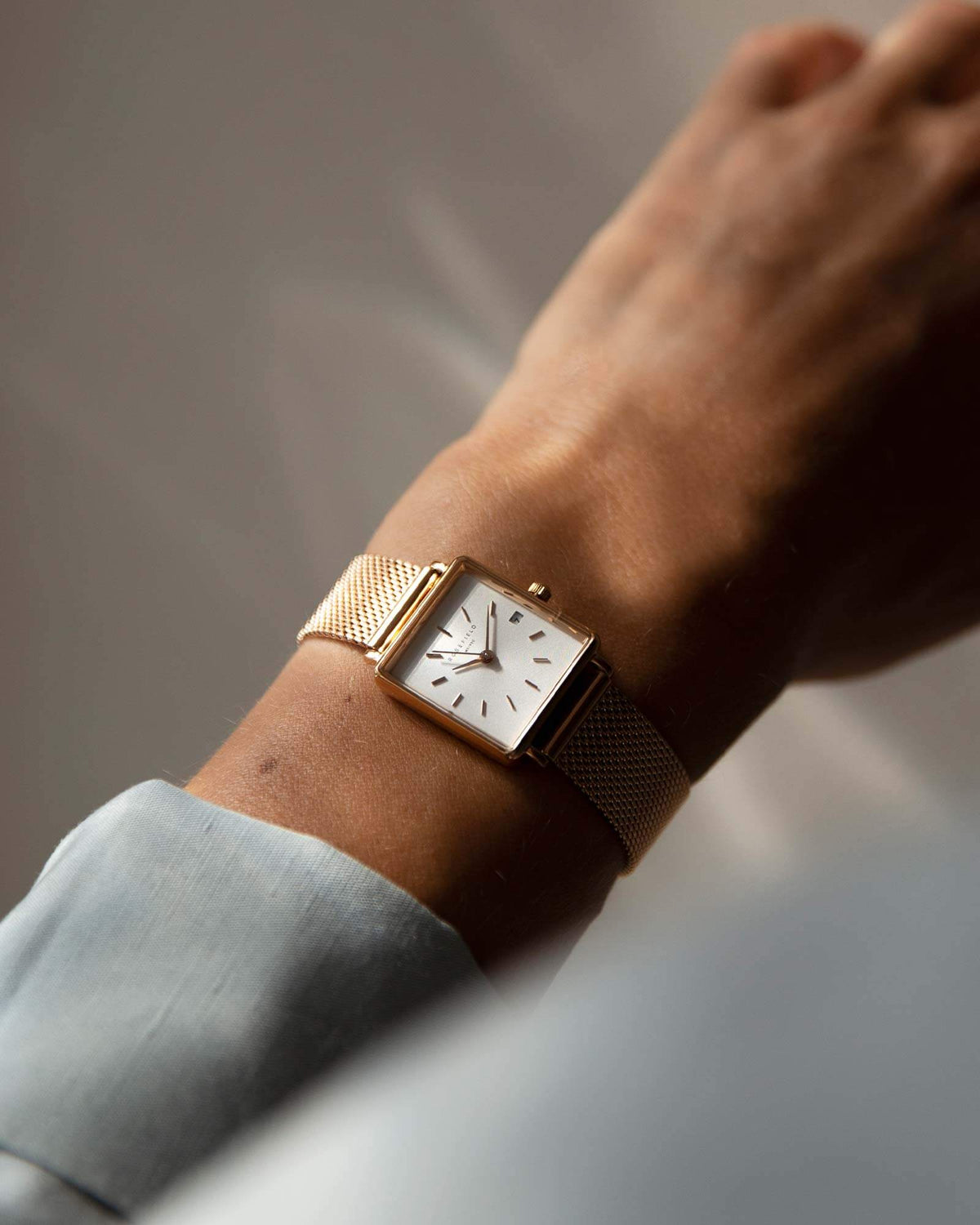 The Boxy XS Rose Gold Mesh leftcolumn